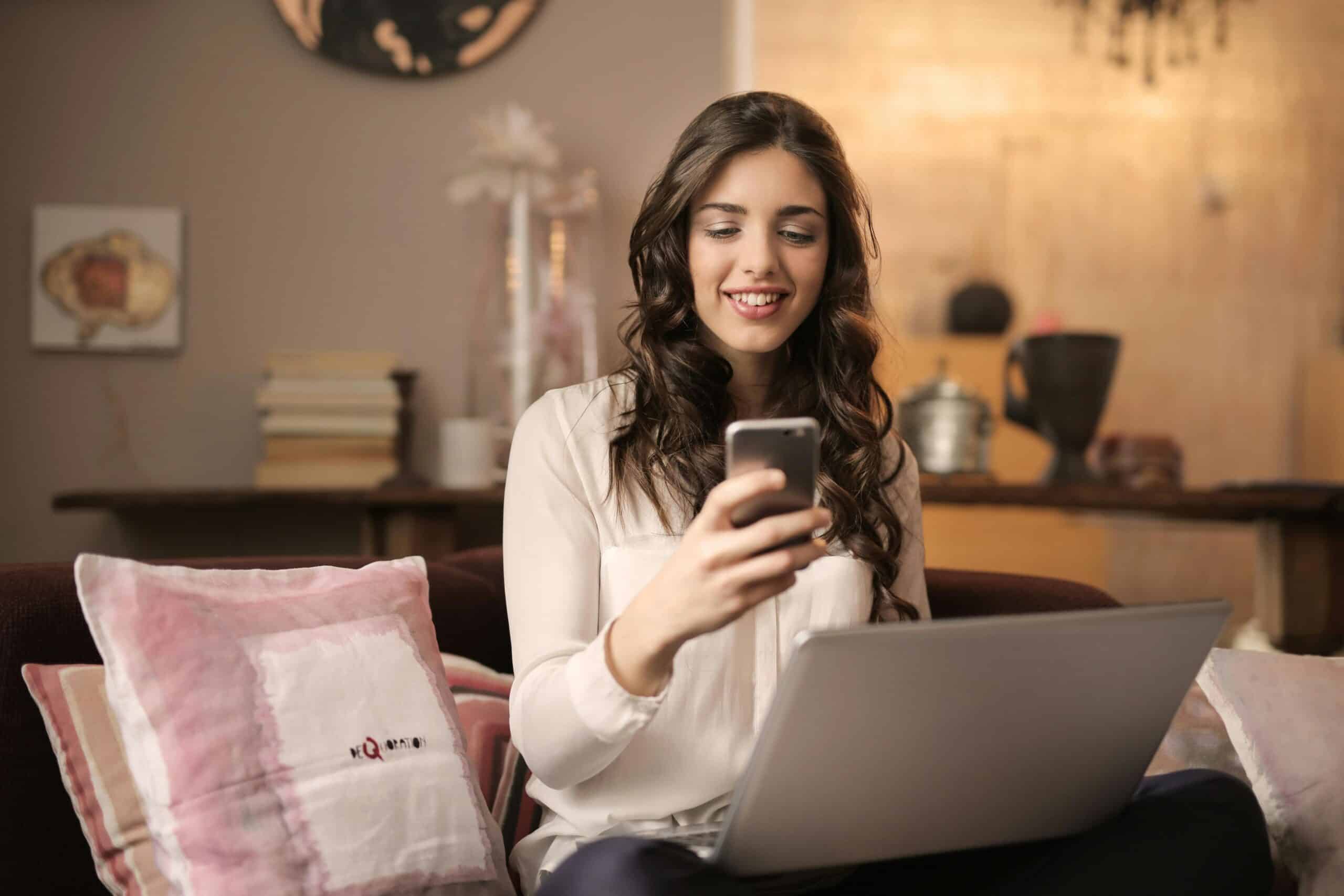 woman sitting at laptop learning more about endometriosis pain relief with acupuncture